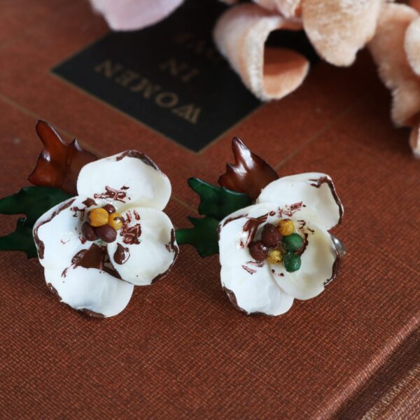 Vintage 1930's White Flower Screw Back Earring and Brooch Set Made From Shells